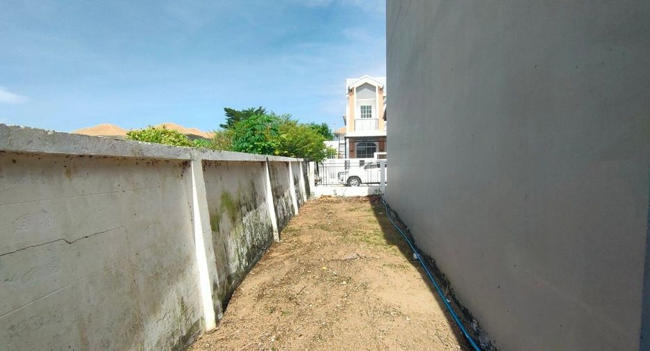 For sale 2 bedrooms townhouse in Lat Krabang, Bangkok