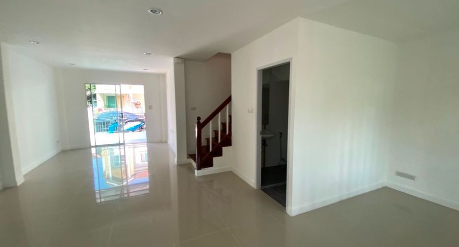 For sale 2 bedrooms townhouse in Lat Krabang, Bangkok