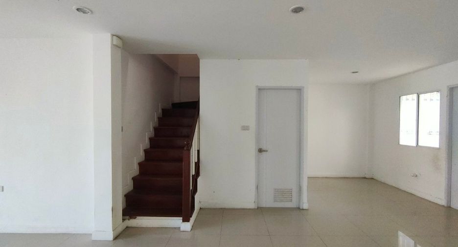 For sale 2 bedrooms townhouse in Lat Krabang, Bangkok