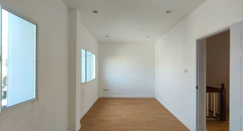 For sale 2 bedrooms townhouse in Lat Krabang, Bangkok