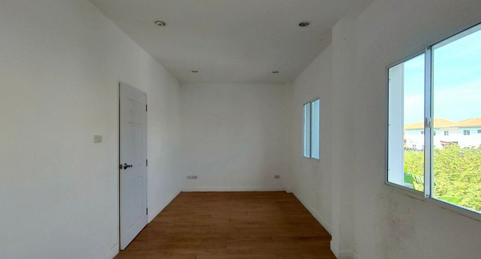 For sale 2 bedrooms townhouse in Lat Krabang, Bangkok