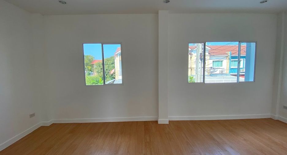 For sale 2 bedrooms townhouse in Lat Krabang, Bangkok