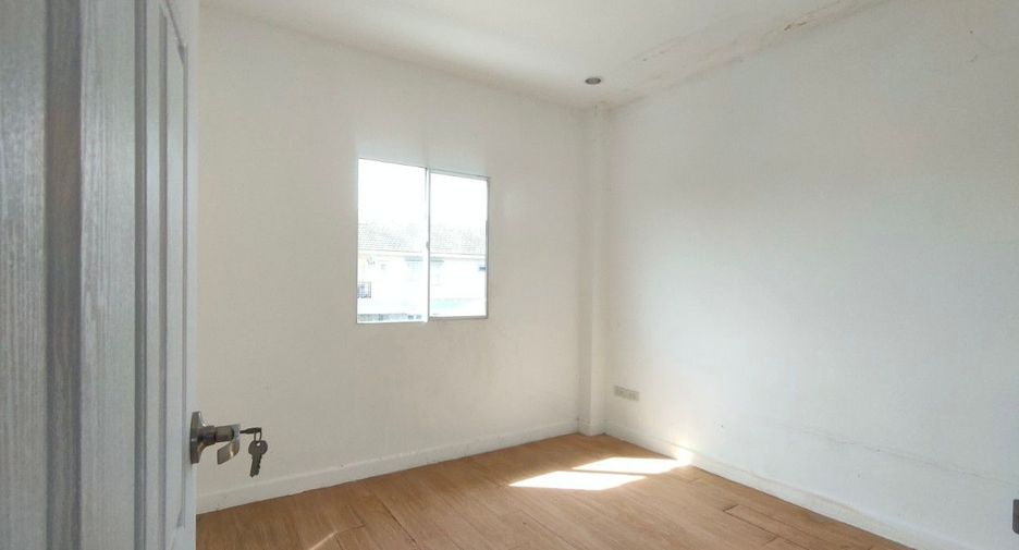 For sale 2 bedrooms townhouse in Lat Krabang, Bangkok