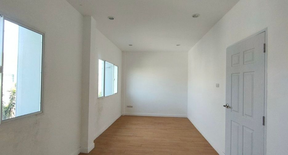 For sale 2 bedrooms townhouse in Lat Krabang, Bangkok