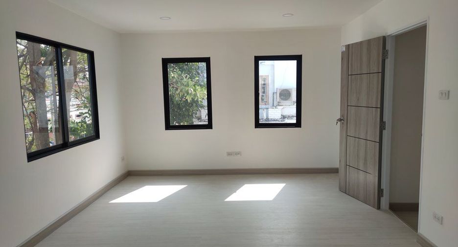 Haus zum Kauf mit 3 Zimmer in Bang Khun Thian, Bangkok