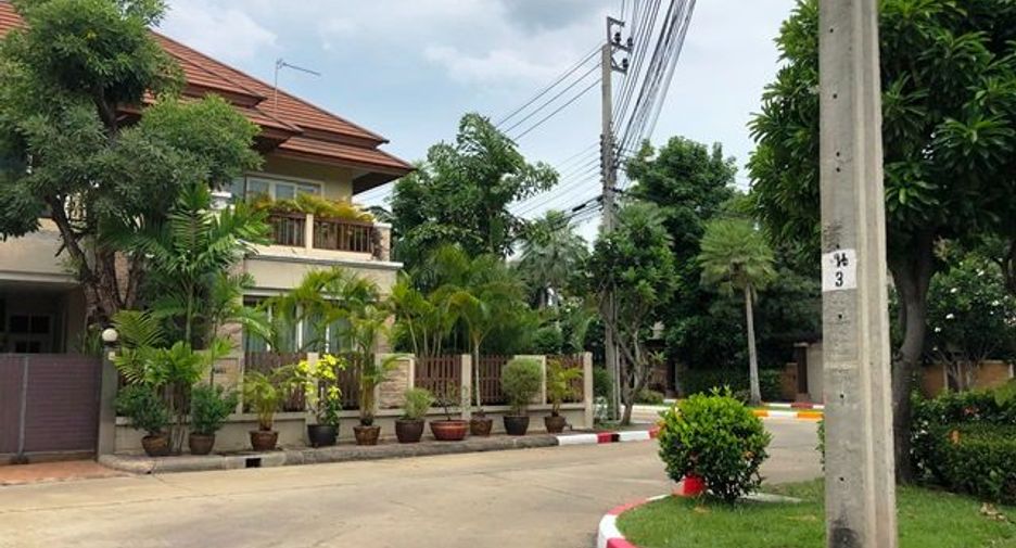 For sale 3 bedrooms house in Mueang Pathum Thani, Pathum Thani