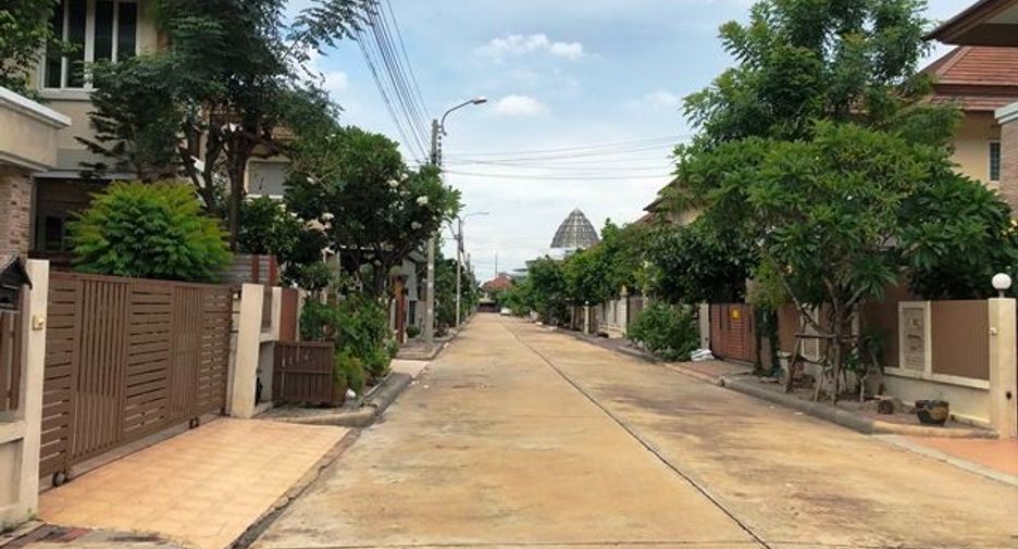 For sale 3 bedrooms house in Mueang Pathum Thani, Pathum Thani