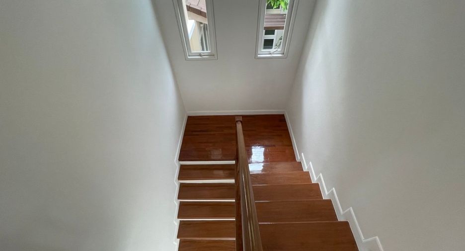 For sale 3 bedrooms house in Mueang Pathum Thani, Pathum Thani