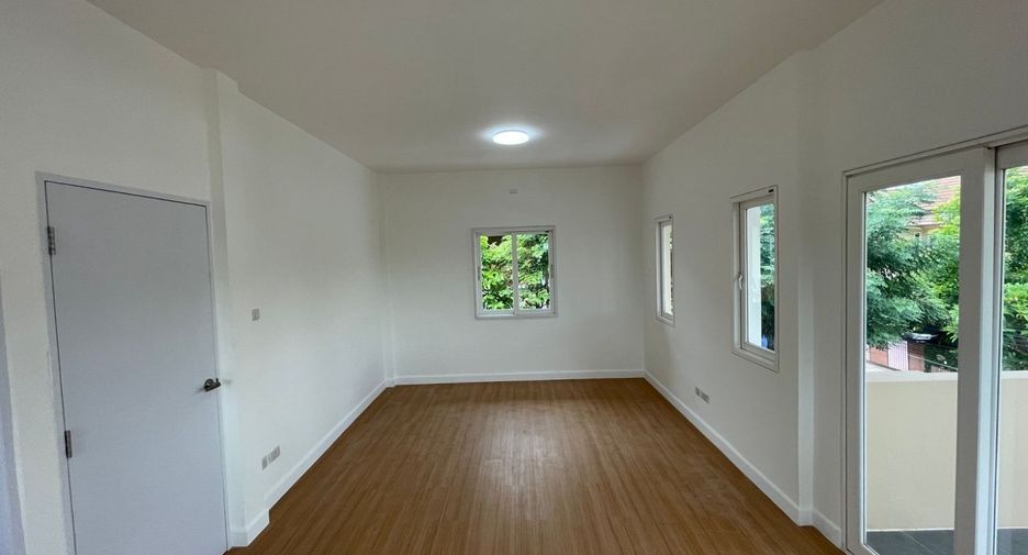 For sale 3 bedrooms house in Mueang Pathum Thani, Pathum Thani