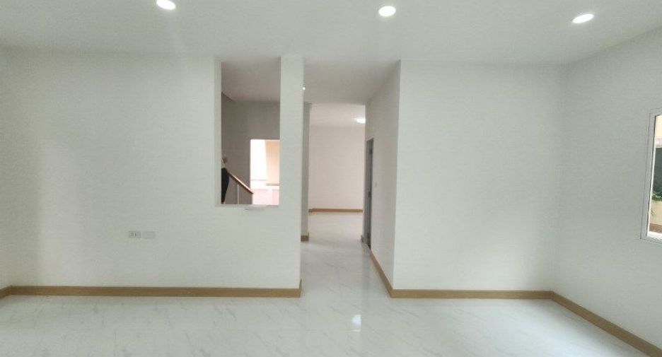 Casa en venta de 3 habitaciones en Khlong Sam Wa, Bangkok