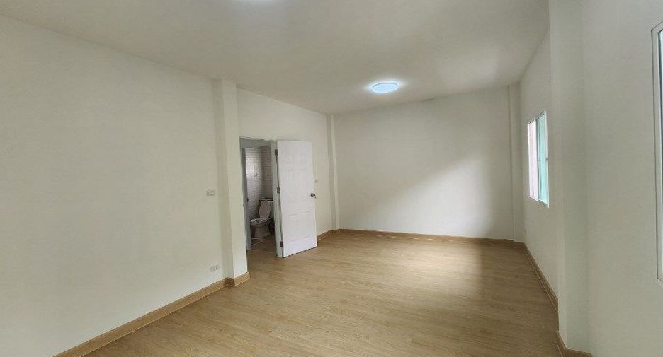 Casa en venta de 3 habitaciones en Khlong Sam Wa, Bangkok