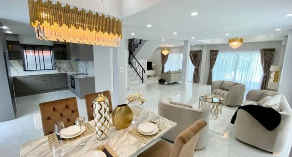 Villa zum Kauf mit 5 Zimmer in Bang Lamung, Chonburi