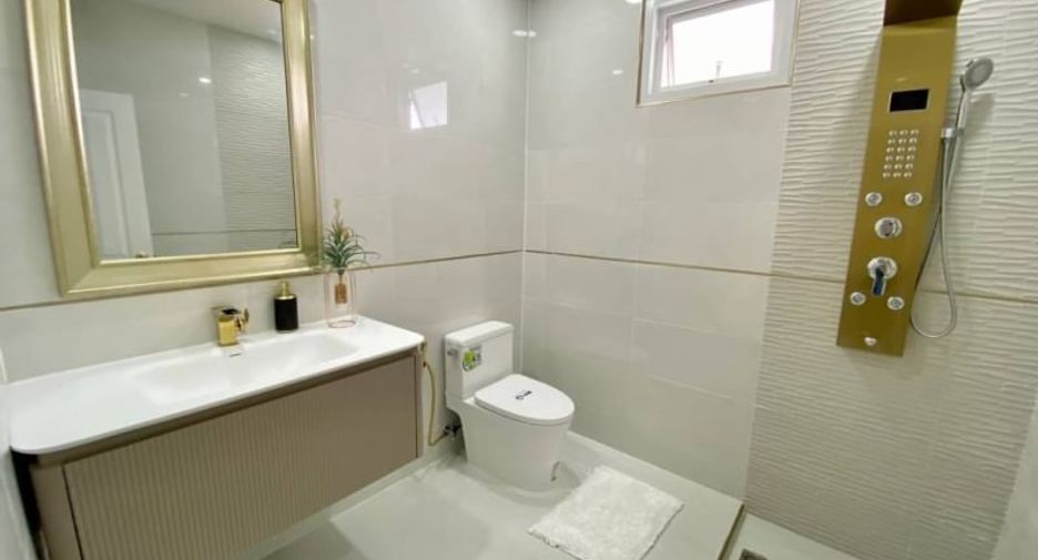 Villa zum Kauf mit 5 Zimmer in Bang Lamung, Chonburi