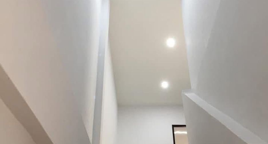 For sale 2 ベッドルーム retail Space in Si Racha, Chonburi