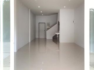 Gewerbefläche zum Kauf mit 2 Zimmer in Si Racha, Chonburi