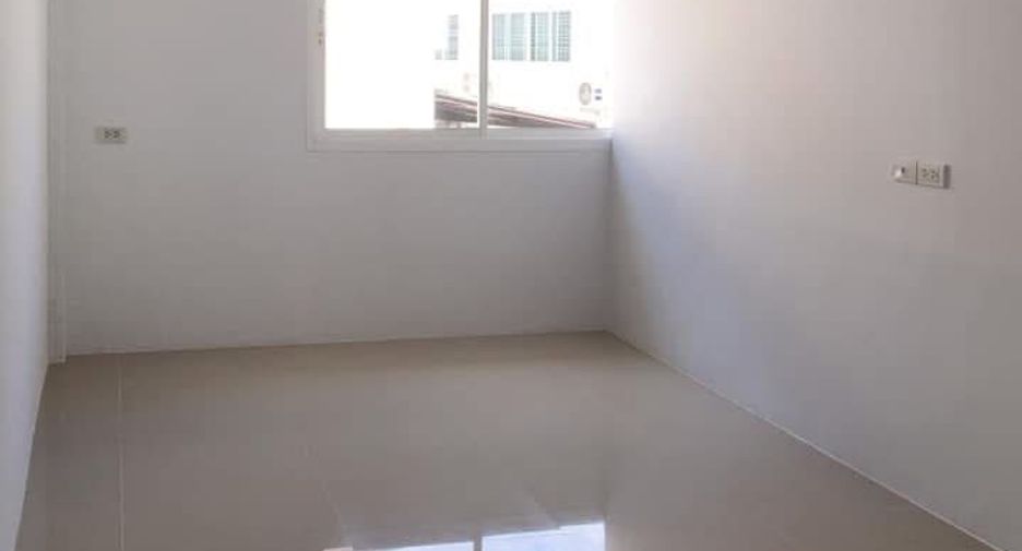 For sale 2 ベッドルーム retail Space in Si Racha, Chonburi