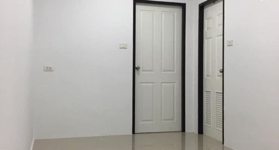 For sale 2 ベッドルーム retail Space in Si Racha, Chonburi