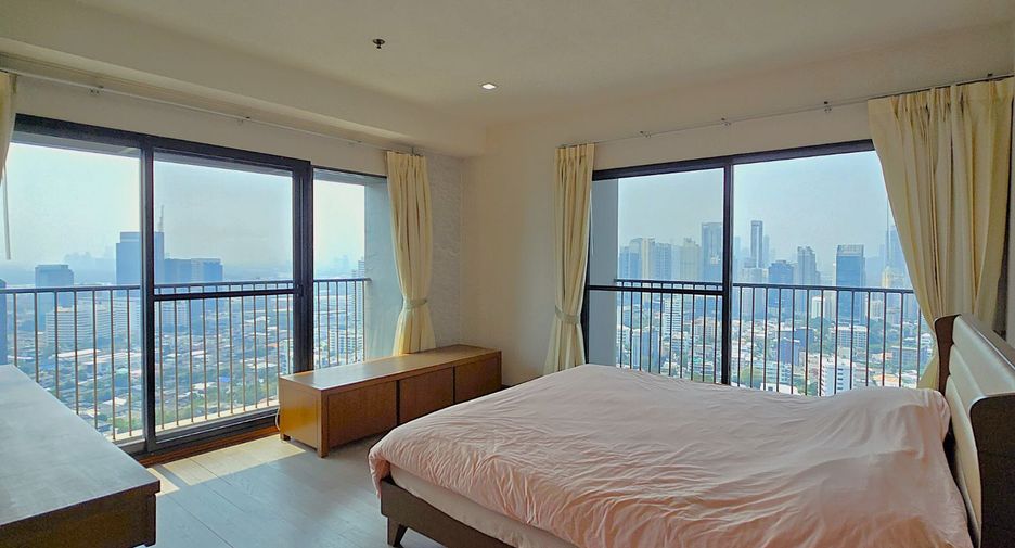 Condo en alquiler y en venta de 3 habitaciones en Khlong Toei, Bangkok
