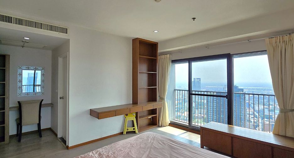 Condo en alquiler y en venta de 3 habitaciones en Khlong Toei, Bangkok