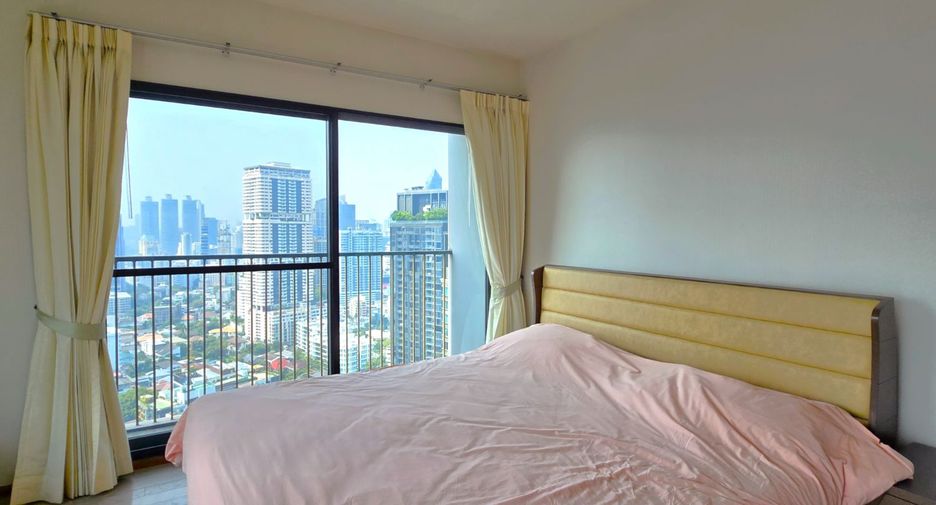 Condo en alquiler y en venta de 3 habitaciones en Khlong Toei, Bangkok