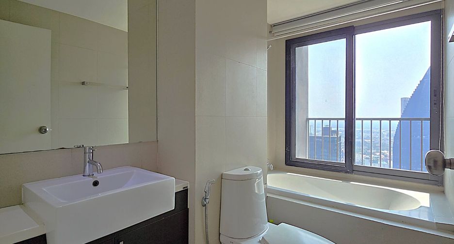 Condo en alquiler y en venta de 3 habitaciones en Khlong Toei, Bangkok