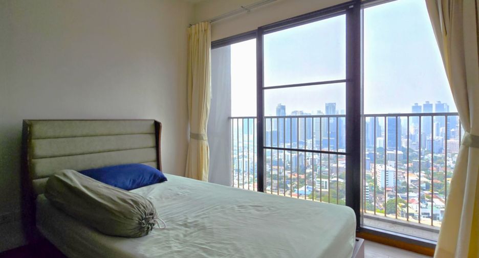 Condo en alquiler y en venta de 3 habitaciones en Khlong Toei, Bangkok
