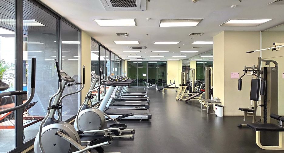 Condo en alquiler y en venta de 3 habitaciones en Khlong Toei, Bangkok