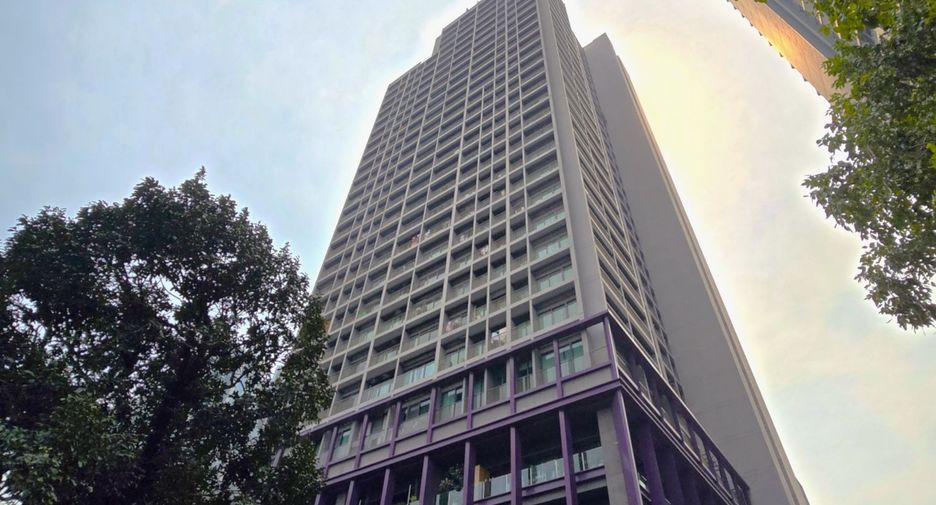 Condo en alquiler y en venta de 3 habitaciones en Khlong Toei, Bangkok