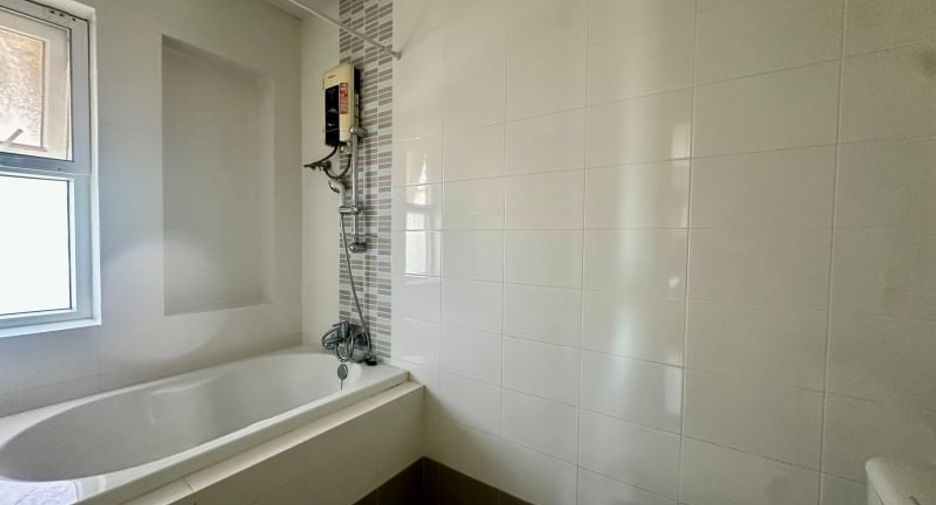 Haus zur Miete mit 3 Zimmer in Si Racha, Chonburi