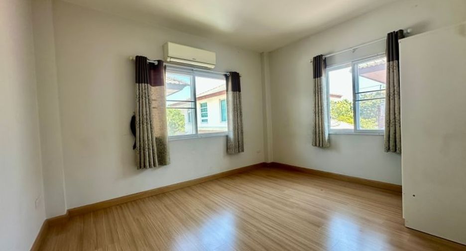 Haus zur Miete mit 3 Zimmer in Si Racha, Chonburi