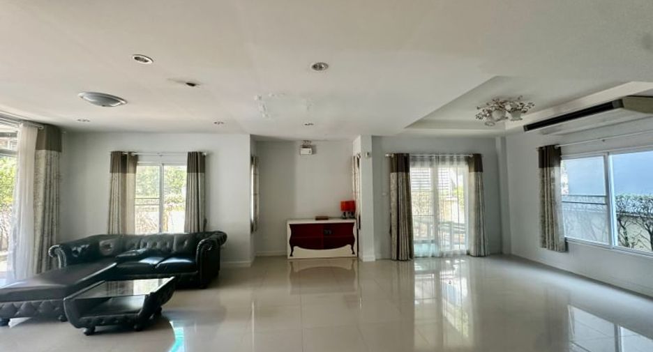 Haus zur Miete mit 3 Zimmer in Si Racha, Chonburi