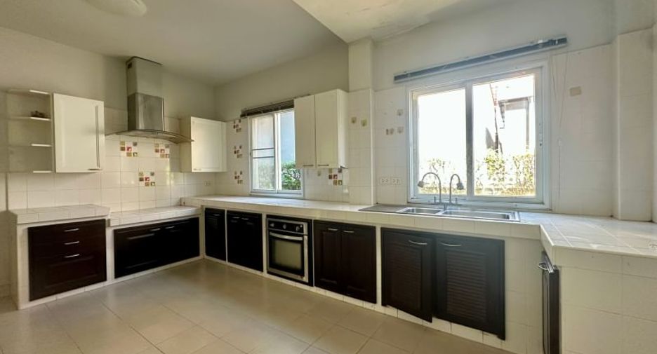 Haus zur Miete mit 3 Zimmer in Si Racha, Chonburi
