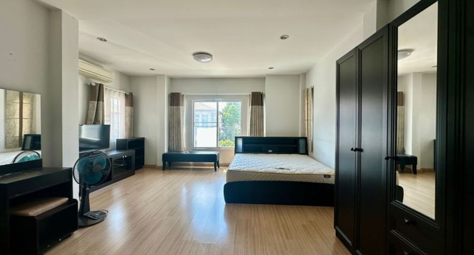 Haus zur Miete mit 3 Zimmer in Si Racha, Chonburi