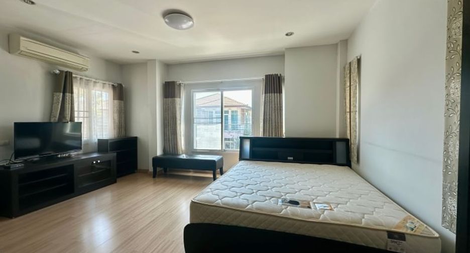 Haus zur Miete mit 3 Zimmer in Si Racha, Chonburi