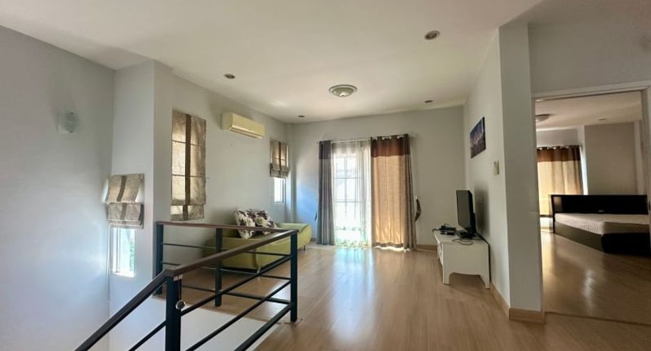 Haus zur Miete mit 3 Zimmer in Si Racha, Chonburi