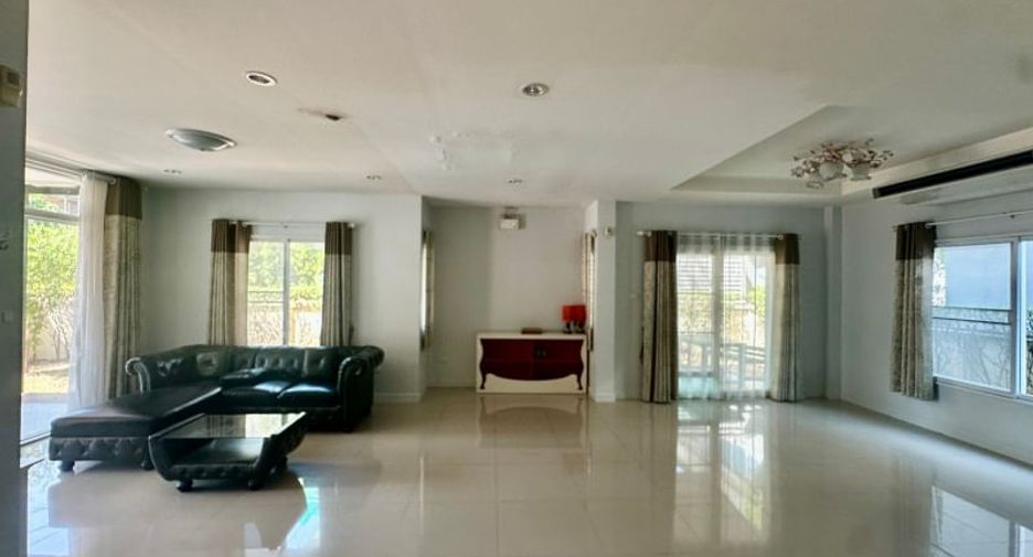 Haus zur Miete mit 3 Zimmer in Si Racha, Chonburi