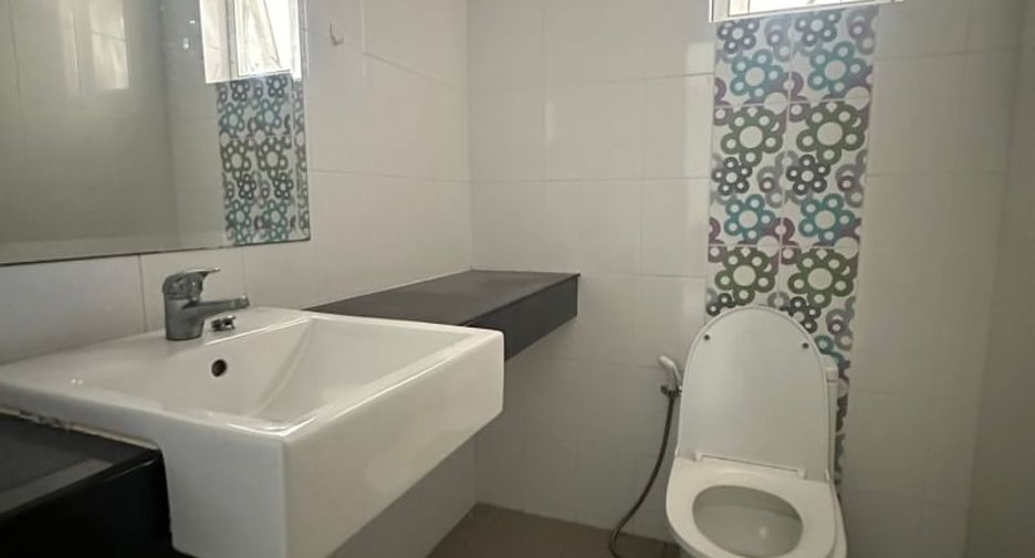 Haus zur Miete mit 3 Zimmer in Si Racha, Chonburi