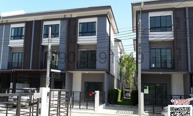 Reihenhaus zur Miete mit 3 Zimmer in Phasi Charoen, Bangkok