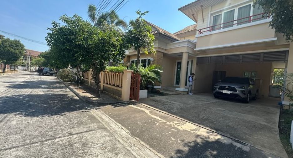 For rent 3 bedrooms house in Mueang Chon Buri, Chonburi