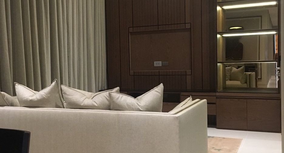 For rent 2 bedrooms condo in Khlong Toei, Bangkok