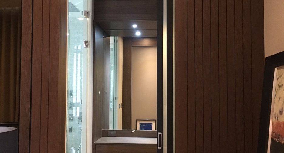 For rent 2 bedrooms condo in Khlong Toei, Bangkok