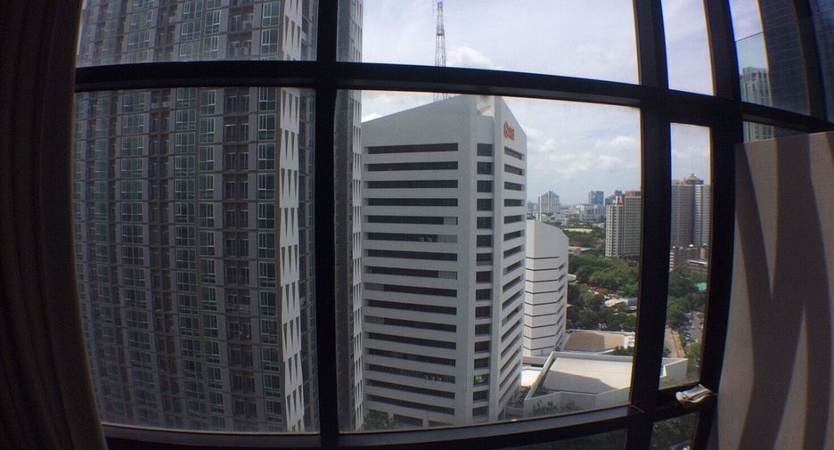 For rent 3 bedrooms condo in Huai Khwang, Bangkok