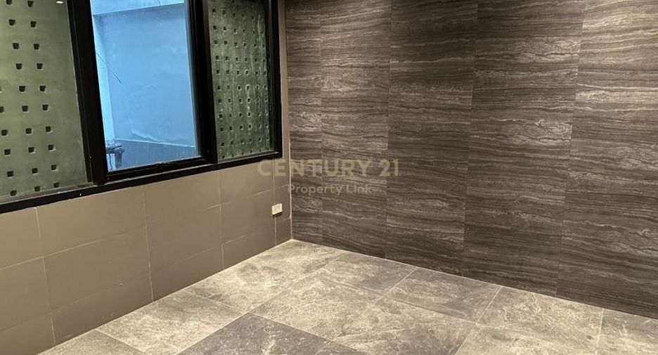 For sale 4 bedrooms house in Din Daeng, Bangkok