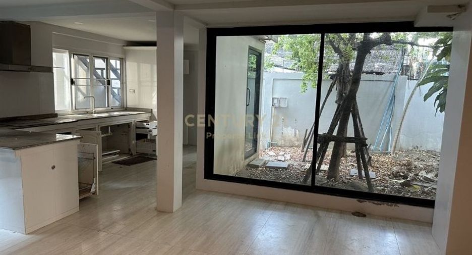 For sale 4 bedrooms house in Din Daeng, Bangkok