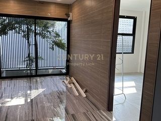 For sale 4 ベッドルーム house in Din Daeng, Bangkok