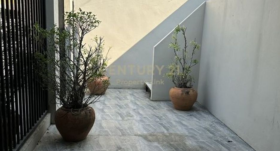 For sale 4 bedrooms house in Din Daeng, Bangkok