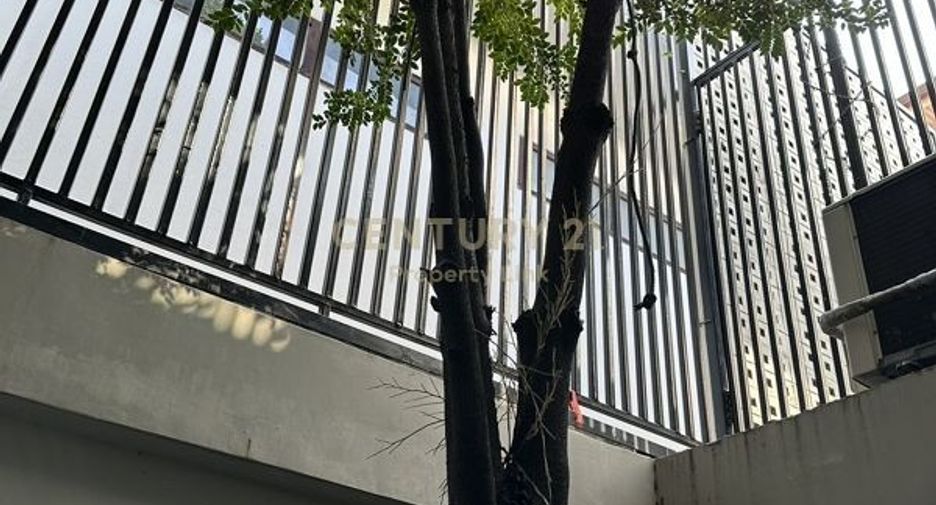 For sale 4 bedrooms house in Din Daeng, Bangkok