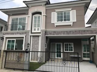 For rent 3 bedrooms townhouse in Chom Thong, Bangkok