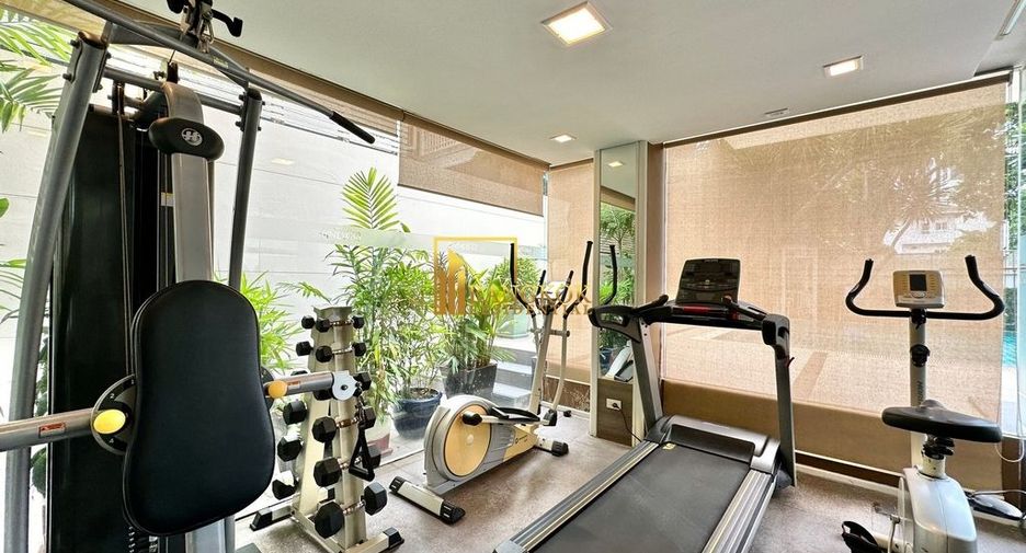 For rent 2 bedrooms serviced apartment in Watthana, Bangkok