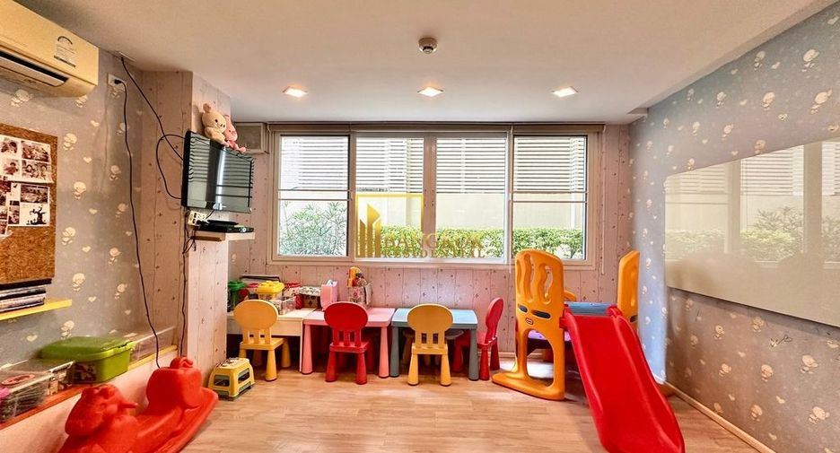 For rent 2 bedrooms serviced apartment in Watthana, Bangkok